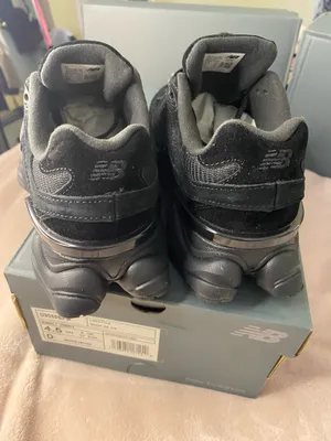 New Balance 9060 Girl Athletic Sneakers size 4.5 thumbnail 3