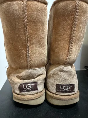Size 7 women’s UGG boots - slightly damaged  thumbnail 6
