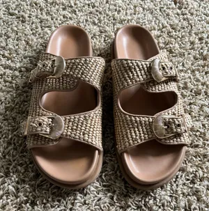 Steve Madden Sandals thumbnail 1