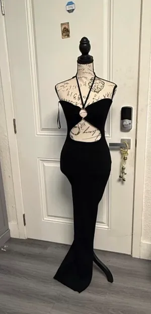 miss lola black ribbed cutout halter maxi dress size s 🖤 thumbnail 4