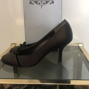 Vaneli womens brown bow kitten heel satin pump size 7.5 with box​ thumbnail 4