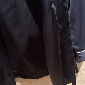 Victoria’s Secret Satin-Like Navy Blue Pink Trim Jacket Style Robe Size Medium thumbnail 9