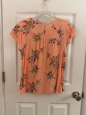 St. John's Bay Peach Floral Ruffle Short Sleeve Top Small thumbnail 2