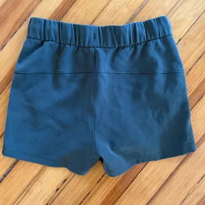 Lululemon On the Fly Short *Woven 2.5" in Dark Olive Size 4 thumbnail 4