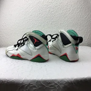 Nike Air Jordan Size 6 Youth Retro Basketball 705417-138 White Verde Sneakers. thumbnail 5