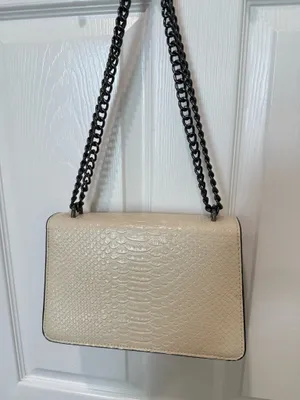 Cream Textured Shoulder Bag with Gunmetal Chai thumbnail 7