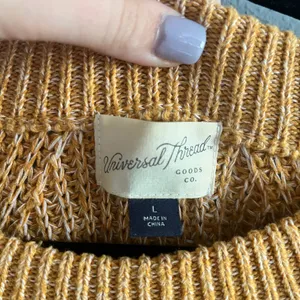 Universal Threads Yellow Crew Neck Sweater with Ribbed Detailing thumbnail 3