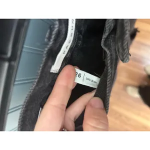 PacSun Washed Black High‎ Rise Distressed Dad Jeans Size 26 Ripped Knee Raw Hem thumbnail 3