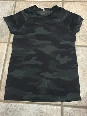 Camo Short Sleeve Athleta Tee thumbnail 1