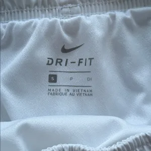 NWOT Nike DRI-FIT Women's White Running Athletic Gym Workout Shorts size S thumbnail 3