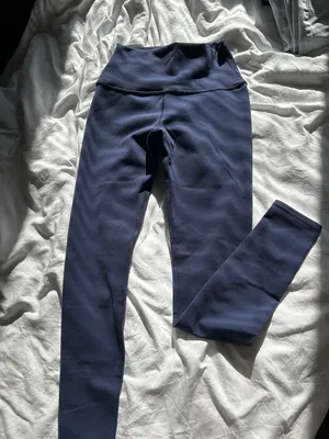 Alo Leggings thumbnail 1