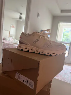 Women’s On Cloud thumbnail 3