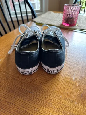 Men’s 8.5 Converse Low Top thumbnail 2