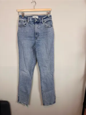 Abercrombie Curve Love 90s Straight Ultra High Rise Jeans 27 Light Wash thumbnail 2