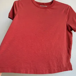 Lululemon Crop Short Sleeve Tee T-Shirt Women's Athleisure XS/ Small Brick Rust thumbnail 2