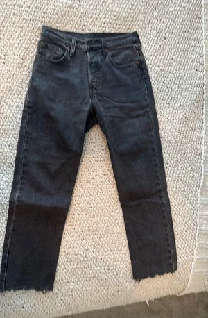 Levi’s Cropped 501 thumbnail 1