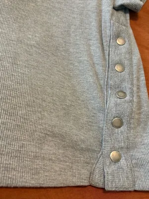 We The Free Free People Heather Gray Mock Neck Short-Sleeve Top w/Statement Side Buttons EUC thumbnail 6