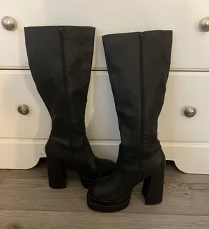 Black Platform Boots Size 8 thumbnail 1