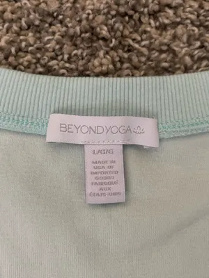 Women’s Beyond Yoga Tropez Terrycloth Pullover Shorts Set Loungewear Size L thumbnail 4