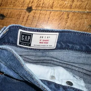 Gap white 5” preppy minimalist classic size 28 shorts thumbnail 2