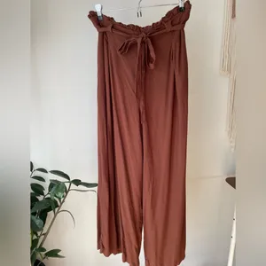 American Eagle Pool to party wide legged pants thumbnail 4