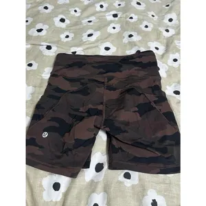 Lululemon brown camo shorts thumbnail 5