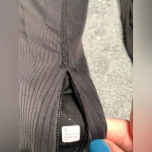 Lululemon its rulu ribbed Black Long Sleeve Women's Top small thumbnail 6