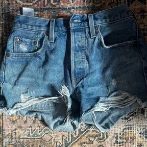 Revolve Levi’s Shorts 501 size 25 thumbnail 5