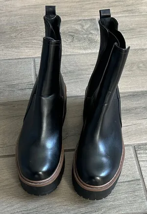 Soda Black Ankle Boots with Brown Sole thumbnail 1