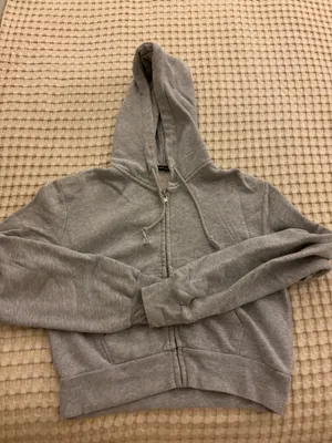 Brandy Melville Cropped Sweater Grey thumbnail 1