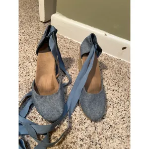 Old Navy Womens Size 8 Chambray Espadrille Wedge Shoes Ankle Ribbon Ties Sandals thumbnail 3