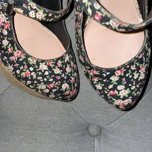 Y2K Cece Lamour wood heels chunky ditzy floral thumbnail 5