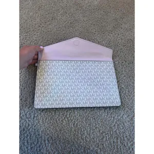 Michael kors large envelope purse missing strap imperfect thumbnail 6