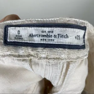 Abercrombie White Floral Jacquard Shorts thumbnail 4