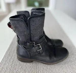UGG Black Leather Gray Wool Side Zip Moto Boots Booties Size 7 thumbnail 1