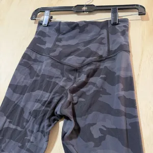 Athleta Elation Camo Leggings XS 7/8 Tight Gray Black‎ High Rise Yoga thumbnail 6
