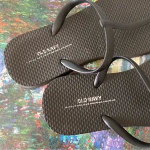 •Old Navy flip flops• Size 6 thumbnail 5