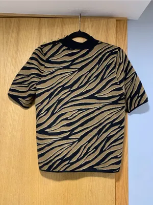 Michael Kors Short Sleeve Animal Prink Sweater Top - Size Medium thumbnail 2