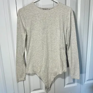 Abercrombie Long-Sleeve Cotton-Blend Seamless Fabric Crew Bodysuit Light Gray‎ L thumbnail 2