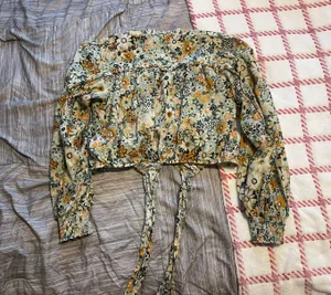 American Eagle Outfitters Floral Top thumbnail 2