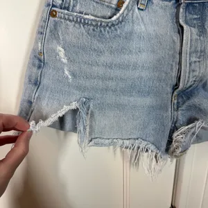 AGOLDE Parker Distressed‎ Denim Cut Off Shorts Light Wash Blue size 26 thumbnail 2