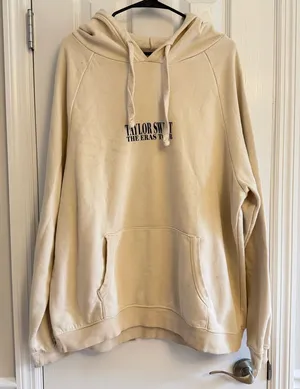 Taylor Swift‎ Eras Tour Sweatshirt Cream Black Size XL thumbnail 1
