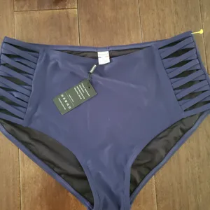 Relleciga Bikini buttoms size large and small top thumbnail 3