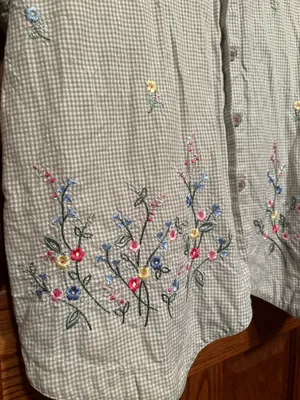 Cool Blues Vintage Floral Embroidered Button Down Gray Size L thumbnail 2