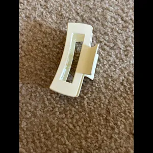 Hair clip large as shown unused thumbnail 4