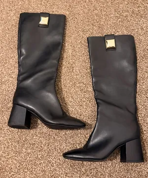 Black heeled boots thumbnail 1