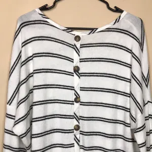 BKE Women’s Striped Fleece White Black Lightweight Buttons Back Sweater thumbnail 6