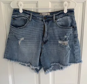 Abercrombie Curve Love High Rise Dad Shorts Distressed Denim 30/10 thumbnail 1