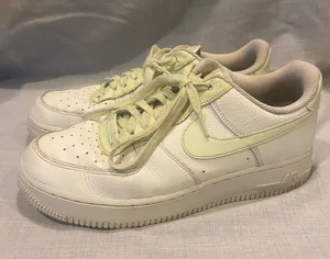 Nike Air Force 1 thumbnail 1