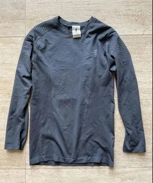 Second Skin Gray‎ Long Sleeve Athletic Top Women’s Size Large thumbnail 1
